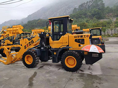 恭喜羅總喜提新車(chē)，山宇裝載機(jī)940走起，山宇重工，助您成功！